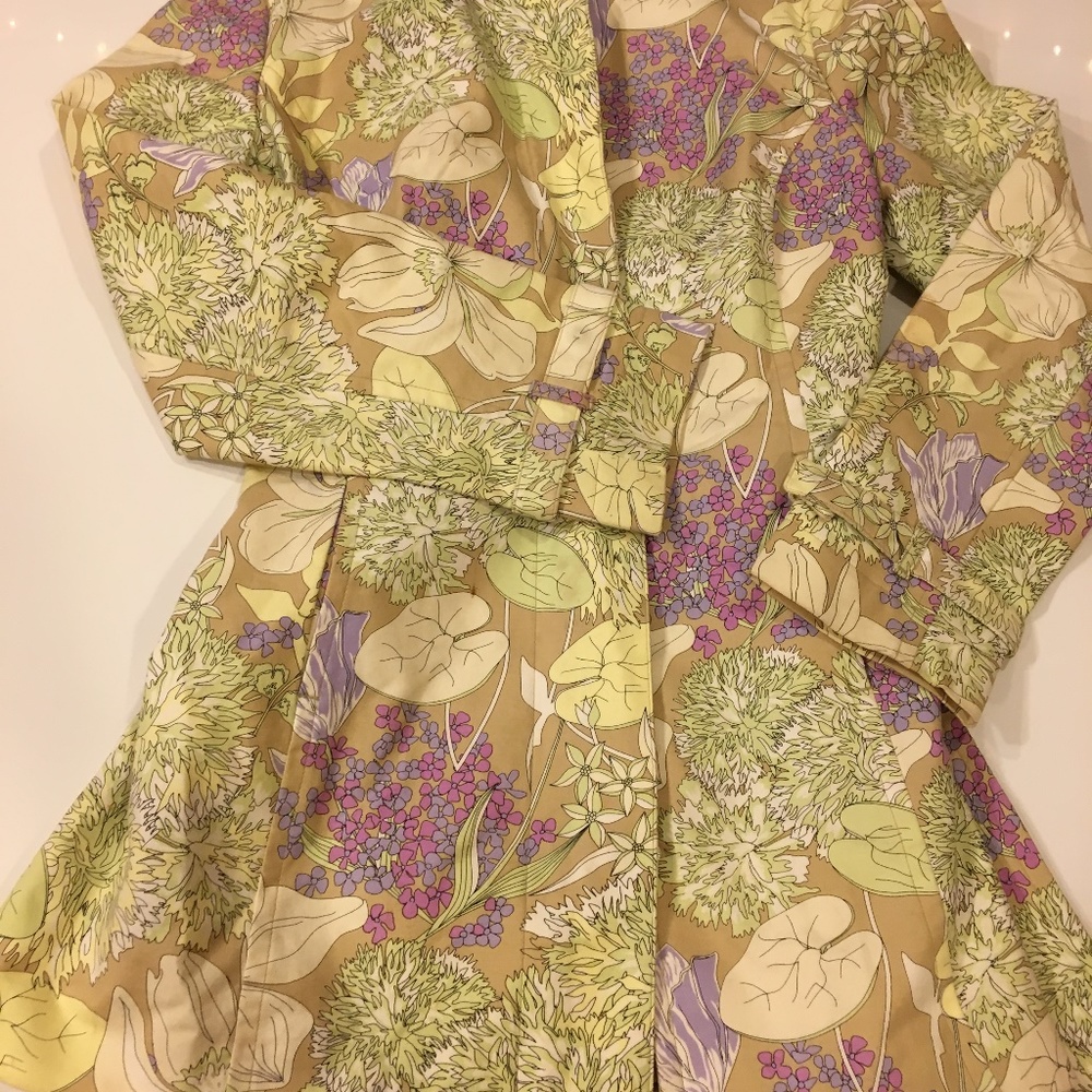 Adorable lightweight Spring jacket. - Picture 5 of 6